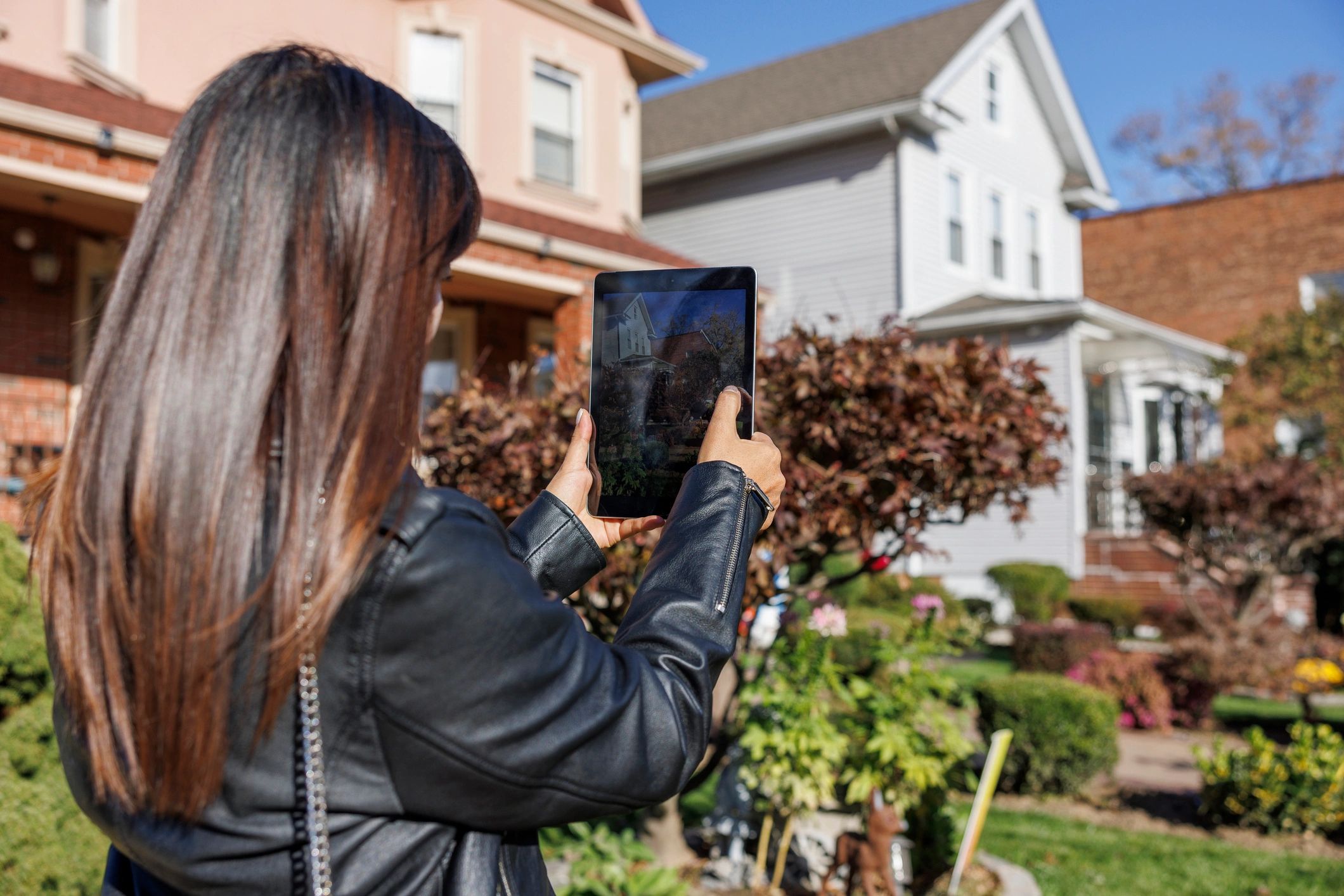 Inspector taking photos of a townhouse exterior