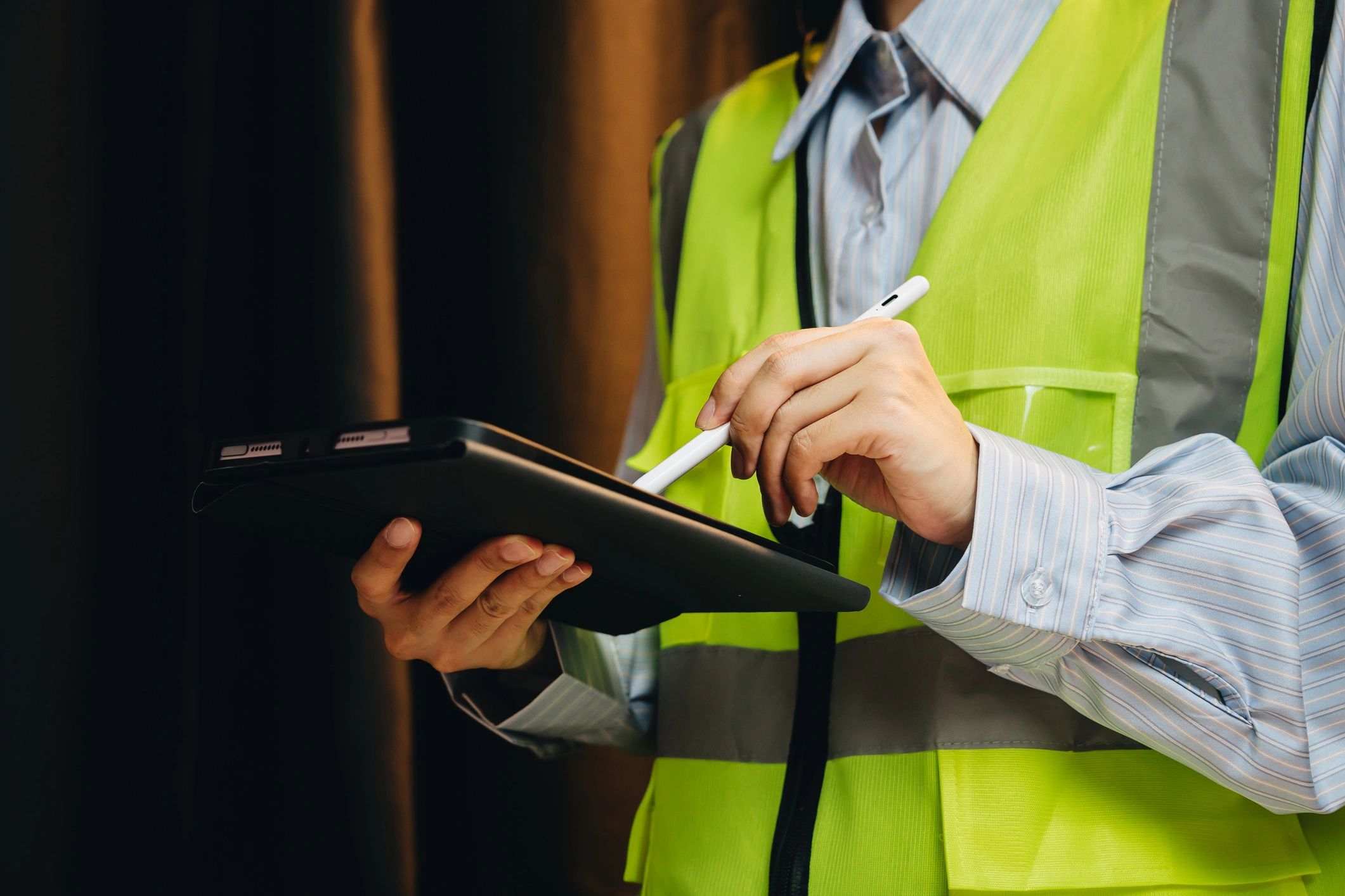 Worker using a tablet for reporting and documentation